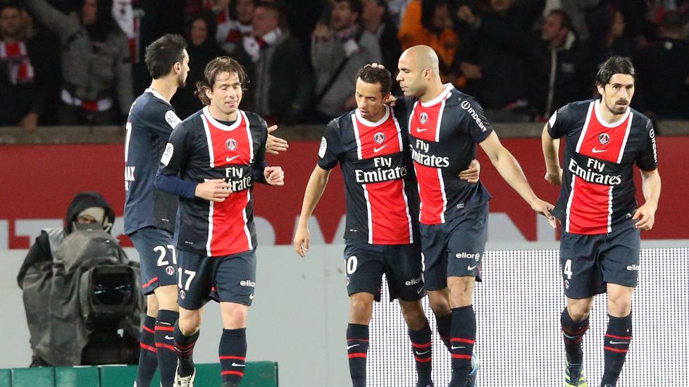 2-1: PSG vant 2-1 mot Marseille i g�r. Marseille-supporternes h�p er n� at erkerivalen Paris Saint-Germain ikke str�r salt i s�ret ved � bli mester. De �nsker at Marseille skal tapte for gullkandidat Montpellier onsdag. Foto: AFP PHOTO / KENZO TRIBOUILLARD