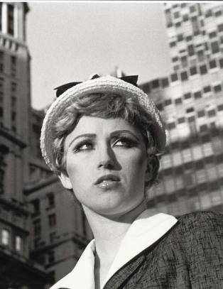 Siden 1977 har Cindy Sherman v�rt en trofast kilde til b�de vemmelse og befippelse for publikum.