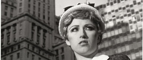 Siden 1977 har Cindy Sherman v�rt en trofast kilde til b�de vemmelse og befippelse for publikum.