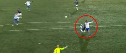 Her mener Deila at Haugesund-spilleren skal ha r�dt kort