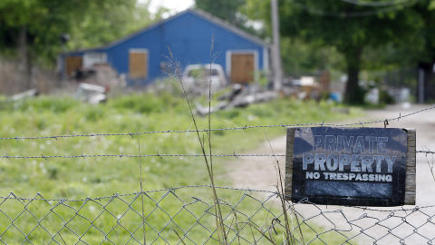 BODDE SAMMEN: De to drapssiktede bodde sammen i dette huset nord for Tulsa. Foto: AP Photo/Sue Ogrocki BODDE SAMMEN: De to drapssiktede bodde sammen i dette huset nord for Tulsa. Foto: AP Photo/Sue Ogrocki
