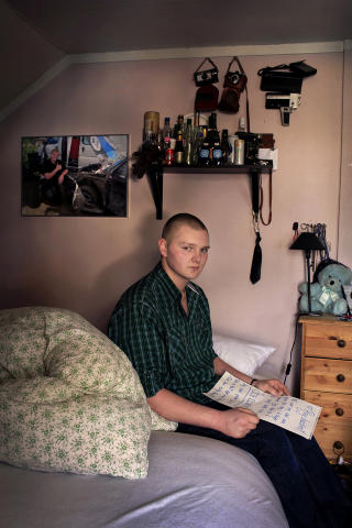 TOMROM: Roy Joachim sitter igjen alene på rommet han og kjæresten delte. TOMROM: Roy Joachim sitter igjen alene på rommet han og kjæresten delte.