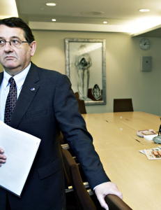 - Vanlig for Støre å stå på sitt