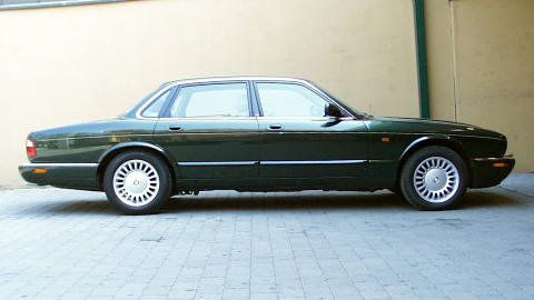STJ�LET: En slik bil ble Dan B�rge Aker� frastj�let p� kort tid i Oslo tirsdag ettermiddag.  Foto: Jaguar