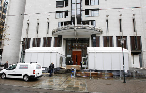 STO PÅGANG: Medier fra hele verden skal dekke terrorettssaken i Oslo tinghus som starter neste uke. Anders Behring Breivik står tiltalt etter terroraksjonene og massedrapene som fant sted 22. juli i fjor.
Foto: Erlend Aas / Scanpix STO PÅGANG: Medier fra hele verden skal dekke terrorettssaken i Oslo tinghus som starter neste uke. Anders Behring Breivik står tiltalt etter terroraksjonene og massedrapene som fant sted 22. juli i fjor.
Foto: Erlend Aas / Scanpix
