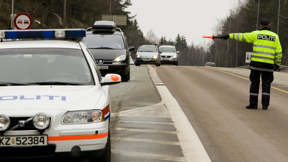  BLE VINKET INN ETTER 33 �r:  Bilf�reren Stj�rdal har lurt politiet siden han fyllekj�rte i 1979. Men i dag var det stopp. P�sken Illustrasjonsfoto: Heiko Junge, NTB SCANPIX .