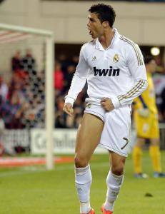Lurer du ogs� p� hvorfor Ronaldo peker p� eget l�r?