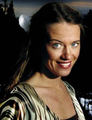 Hun f�r til alt i denne boka