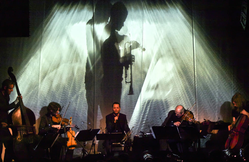 UFORSTYRRELIG: Med musikalsk uforstyrrelighet og et hav av klanglige nyanser inntok (f.v) Mats Eilertsen, Gjermund Larsen, Arve Henriksen, Nils �kland og Svante Henryson Nasjonal jazzscene, Victoria, torsdag kveld. FOTO: TERJE MOSNES