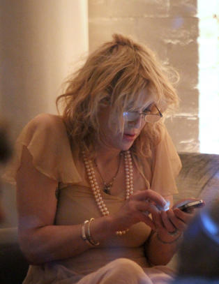 - Mamma burde bli bannlyst fra Twitter