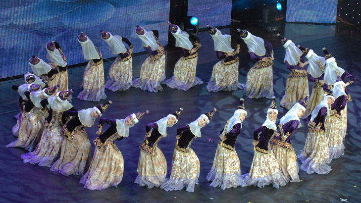 FORTIDA ER FORTSATT MED: Kasakhstan har en rik folkemusikktradisjon. Her fra en forestilling i konserthuset.