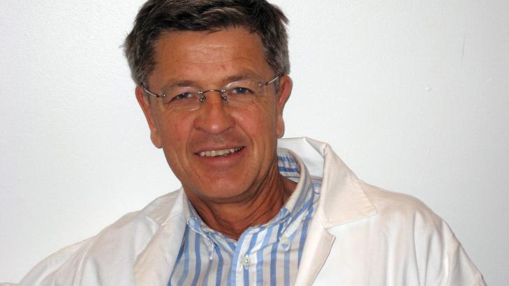 SKEPTISK: Dr. Halfdan Simensen mener det er et problem at hvem som helst med legetittel kan tilby intimkirurgi. FOTO: Privat