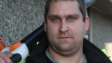 NY MOTIVASJON: Joachim �nder� var med i P�belprosjektet for fire �r siden. Den gang hadde han ikke s�rlig motivasjon til � jobbe, men P�belprosjektet ga ham troen p� seg selv. Siden han var ferdig med kurset, har han jobbet som vaktmester. Foto: Bj�rn Kvaal