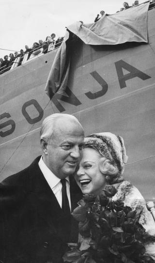 Kjærlighet: Skipsrederen Niels Onstad og skøytestjerna og skuespilleren Sonja Henie møttes i 1955. Da hadde Henie vært gift to ganger: i 1940 med Daniel Reid Topping, deleier i New York Yankees, og i 1949 med forretningsmannen Winthrop Gardiner jr. Henie og Onstad var sammen til de døde i henholdsvis 1969 og 1978. Foto: Henie Onstad Kunstsenter Kjærlighet: Skipsrederen Niels Onstad og skøytestjerna og skuespilleren Sonja Henie møttes i 1955. Da hadde Henie vært gift to ganger: i 1940 med Daniel Reid Topping, deleier i New York Yankees, og i 1949 med forretningsmannen Winthrop Gardiner jr. Henie og Onstad var sammen til de døde i henholdsvis 1969 og 1978. Foto: Henie Onstad Kunstsenter