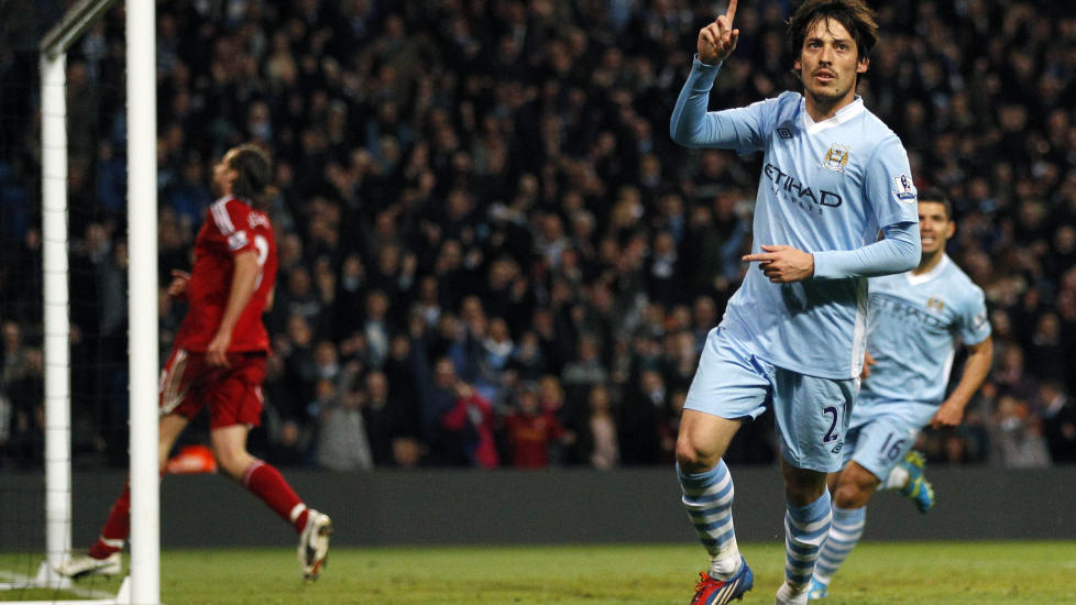 LETT MATCH: David Silva feirer sin elegante lobbe-scoring mot West Bromwich p� onsdag. I dag kan de lysebl� legge enda mer press p� byrivalen ved � sl� Norwich borte. Foto: Darren Staples, Reuters/NTB Scanpix