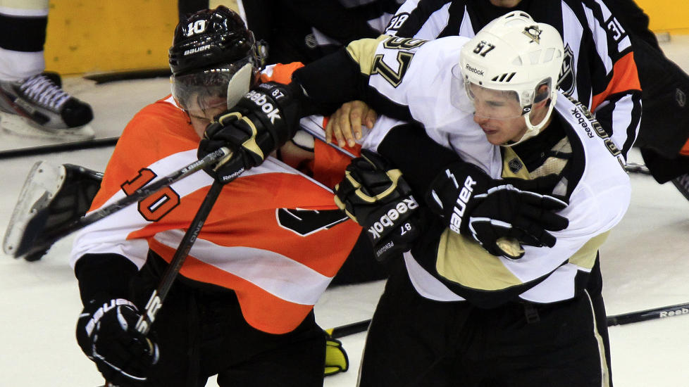 D�RLIG STEMNING: I kampen mellom Pittsburgh Penguins og Philadelphia Flyers ble det delt ut totalt 133 utvisningsminutter.Foto: SCANPIX/AP/Tom Mihalek