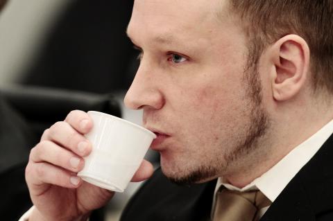 Anders Behring Breivik i rettssalen nå.