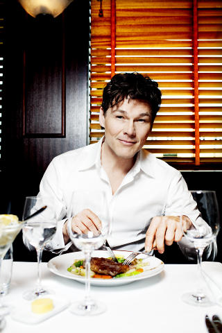 Uten saus: - Jeg ville egentlig ha torsk, men tok heller et fint kj�ttstykke. det funker bedre for energiniv�et mitt utover dagen, sier Harket.