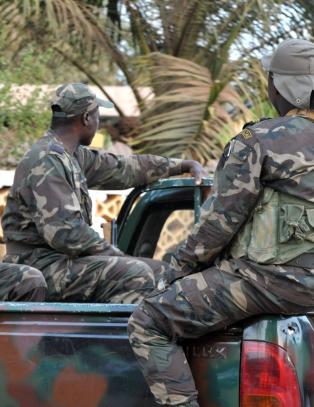 Milit�ret i Guinea-Bissau stenger luftrommet