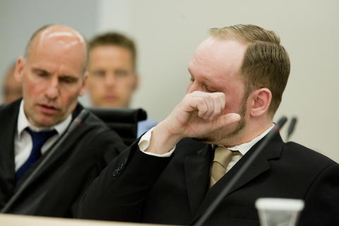 Breivik fra aktors innledningsforedrag tidligere i dag, da han brøt ut i gråt under visningen av propagandafilmen hans.