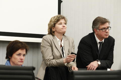 Bistandsadvokatrepresentantene, f.v. Mette Yvonne Larsen, Siv Hallgren og Frode Elgesem.
