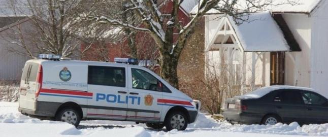 Litaueren som ble hengt opp etter armer og bein ligger fortsatt i koma