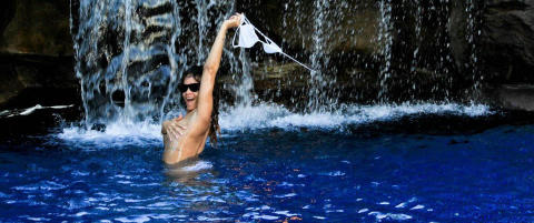 Se sexy Rihannas lekne feriebilder