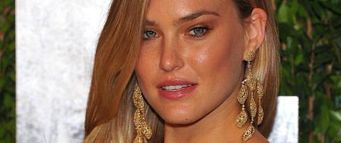 Bar Refaeli ble befølt av kvinnelig sikkerhetskontrollør