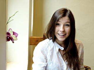 DUETT: Linnea Dale synger duett med �ystein Greni p� �The Oslo Bowl�. Foto: Lars Eivind Bones / Dagbladet