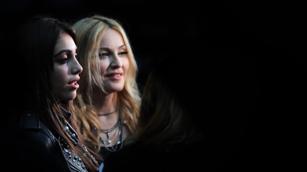  REBELSK:  Selv om Lourdes Leon bare er 15 �r ble hun tatt i � r�yke nylig. Madonna ble ikke glad da hun s� bildene. Foto: Stella Pictures