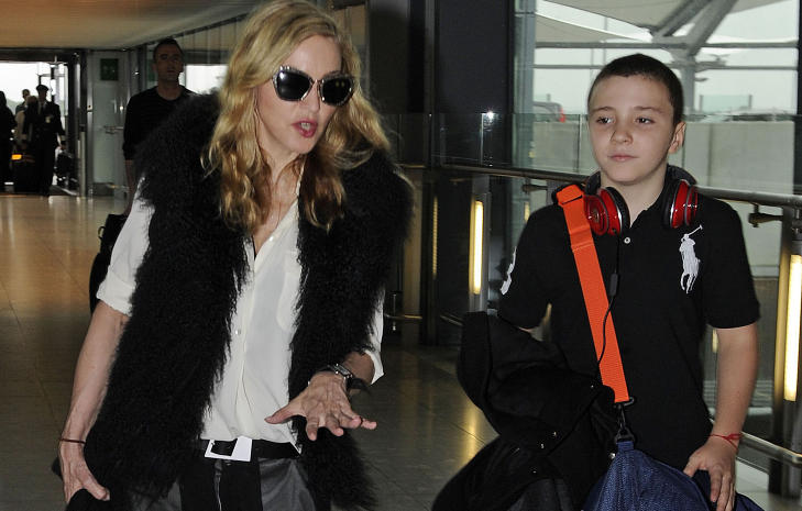  SNART TEN�RING:  Om et par �r er hennes eldste s�nn Rocco Ritchie 13 �r, og mamma Madonna f�r enda en ten�ring i huset. Foto: Stella Pictures