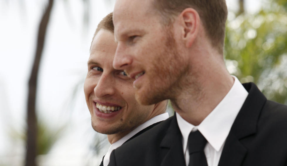 I CANNES: Skuespiller Anders Danielsen Lie (bak) og regiss�r Joachim Trier har f�tt nok en pris for Oslo, 31. august. Her er de fotografert i Cannes i fjor, der filmen ble vist p� sideprogrammet. Foto: Scanpix/AFP PHOTO / GUILLAUME BAPTISTE