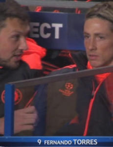 Viste oppgitt Torres p� benken mens Drogba rullet rundt