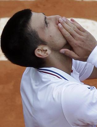 Gråtkvalt Djokovic vendte til seier