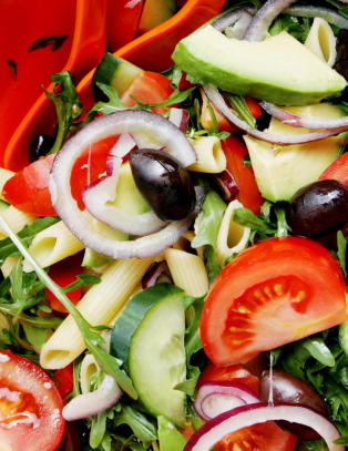 Svensk politimann bestukket med salat