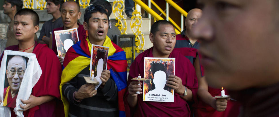 To tibetanere brente seg til døde
