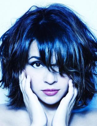 Norah Jones flørter med sin indre vamp
