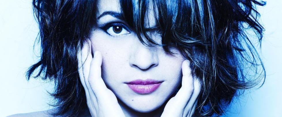 Norah Jones flørter med sin indre vamp