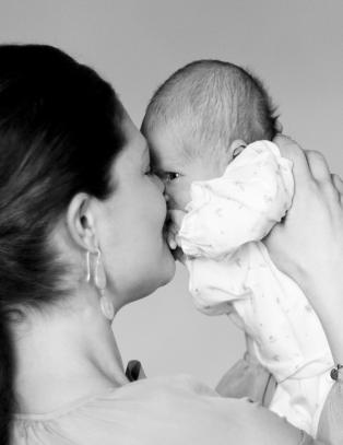 I dag ble det sluppet nye bilder av lille prinsesse Estelle