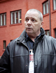 - Folk satt og ristet på hodet