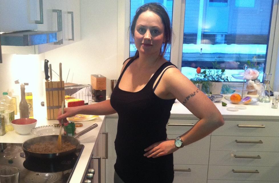 - INGEN SPRAYTAN OG TANNBLEKING: Anna Lian (32), som er gift med Tynset-trener Ole Kristian Sagbakken, forteller at livet som �breddefotballfrue� ikke er p� langt n�r s� glamor�st som livet til Norges mest kjente fotballfrue, Caroline Berg Eriksen. Foto: Privat