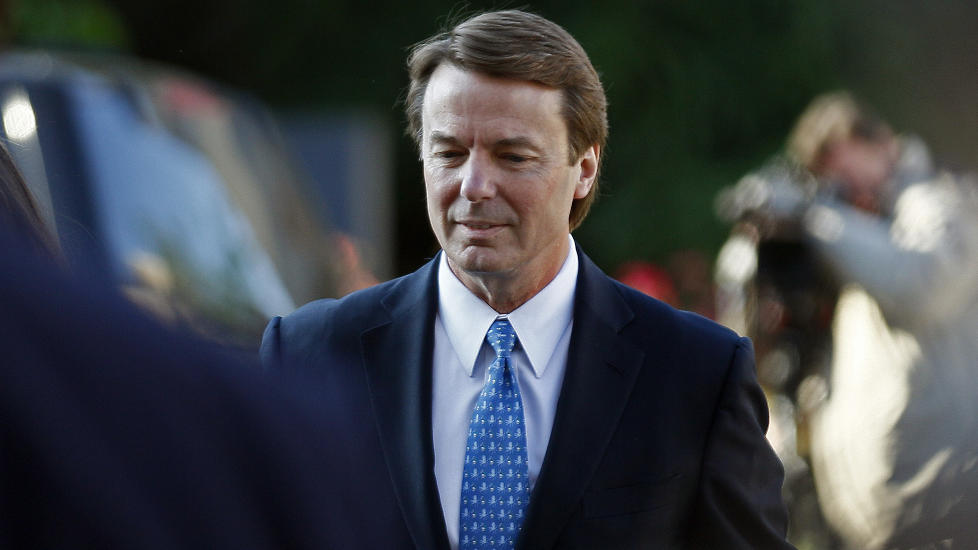 FOR RETTEN: Tidligere senator John Edwards m� svare p� anklager om ulovlig bruk av betydelige pengebidrag. Foto: AP Photo/Gerry Broome/Scanpix