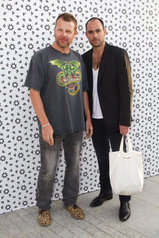 GR�NDERNE: Svenske Johnny Johansson og Mikael Schiller nyter stor suksess med sitt motehus Acne om dagen. Foto: Stella Pictures