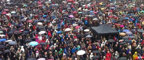 40 000 (!) sang �Barn av regnbuen� med Lillebj�rn