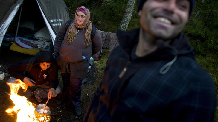 BLIR SPYTTA PÅ: Mariana (27) og ektemannen Jomel (33) har bodd i Norge i to måneder, og kom med en buss som har adgang til Oslo en gang i uka. De savner datteren som er plassert hos Jomels mor. Nå bor de i et telt satt opp av organisasjonen «Folk er folk» og Jomel har opplevd å ha blitt spytta på i Oslo. Foto: Tomm W. Christiansen / Dagbladet