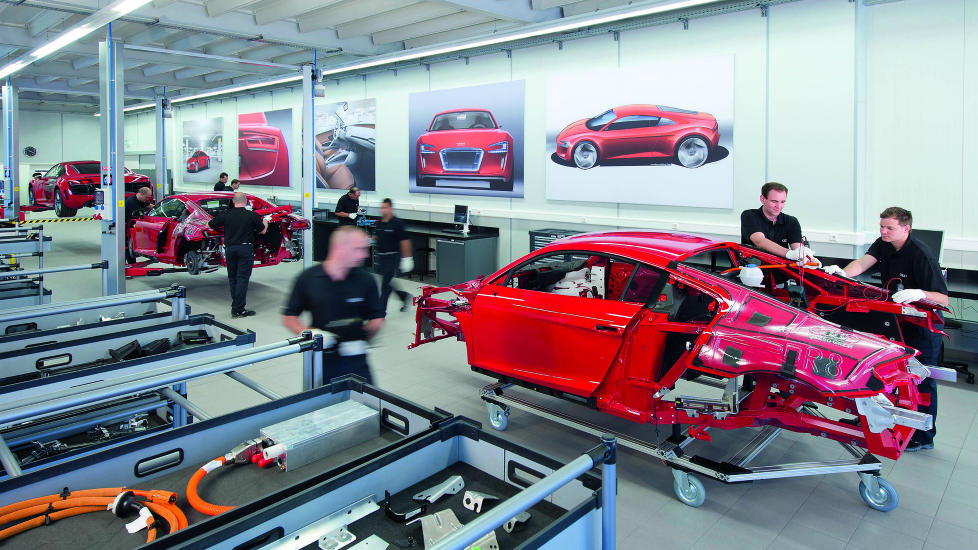 KOMMENDE STR�MSJOKK: Her fra forberedelsene til produksjonen av Audis elektriske sportsbil, R8 e-tron. Foto: AUDI