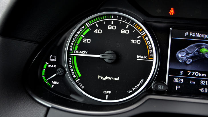 GRØNT ELLER GROMT: I Audis hybridmodeller finnes det ingen turteller, men derimot en måler som viser hvordan du disponerer kraften. Foto: ANDREAS HANDELAND GRØNT ELLER GROMT: I Audis hybridmodeller finnes det ingen turteller, men derimot en måler som viser hvordan du disponerer kraften. Foto: ANDREAS HANDELAND