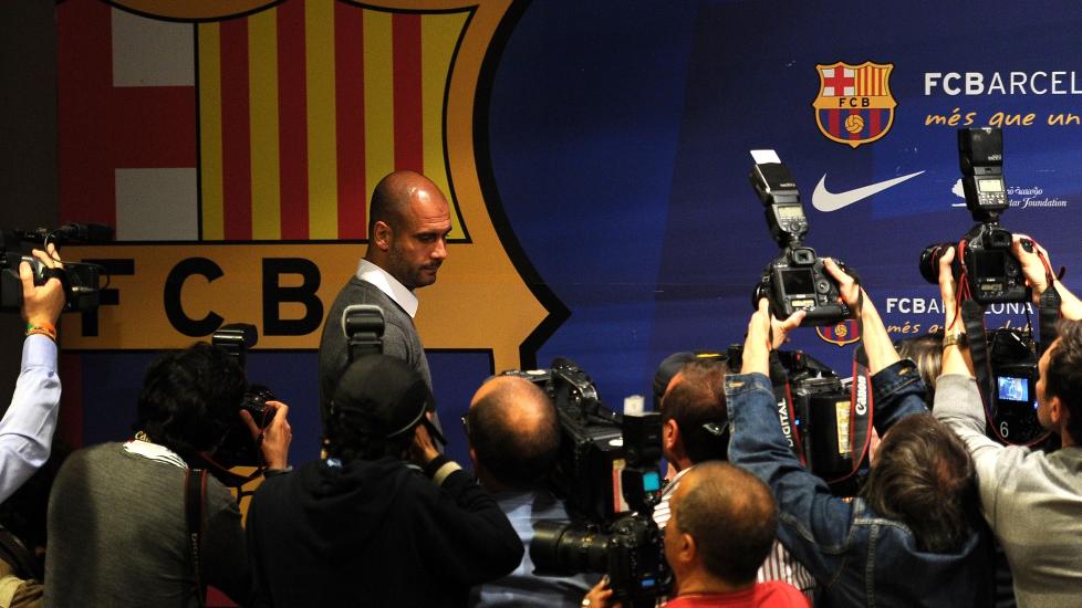 R�RT: Det var en tydelig r�rt og beveget Pep Guardiola som m�tte pressen i dag. Han bekreftet at han gir seg som Barcelona-trener. Foto: AFP Photo/ Josep Lago / NTB Scanpix