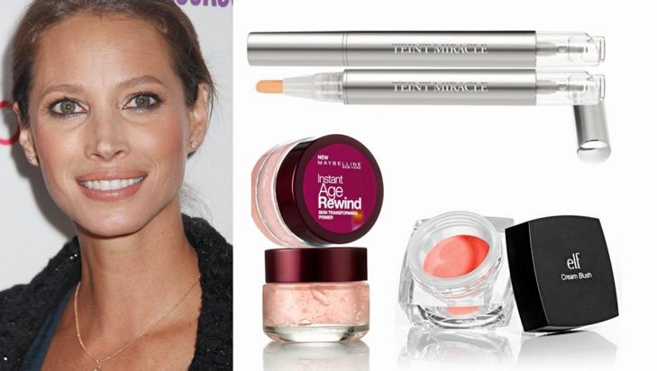 ANSIKTSL�FT: Litt rouge p� eplekinn utr�ler ungdommelighet som ingenting annet, demonstrert p� Christy Turlington her.  Lysreflekterende concealer b�de skjuler m�rke ringer og kan gi l�ft til kinnbeina. FOTO: Stella og produsentene