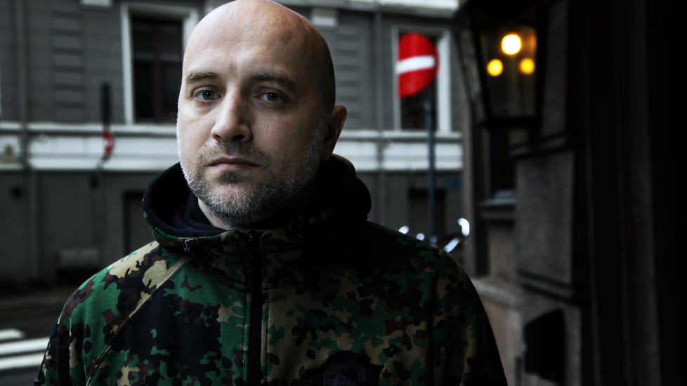 SKRIVERUS: �Jeg skriver helst om morgenen,� sier Zakhar Prilepin. �Til � begynne med g�r det treigt, jeg vil heller drikke vin eller leke med ungene. Men s� l�sner det, og n�r jeg avslutter, har jeg alltid rukket � bli begeistret.� Foto: Steinar Buholm